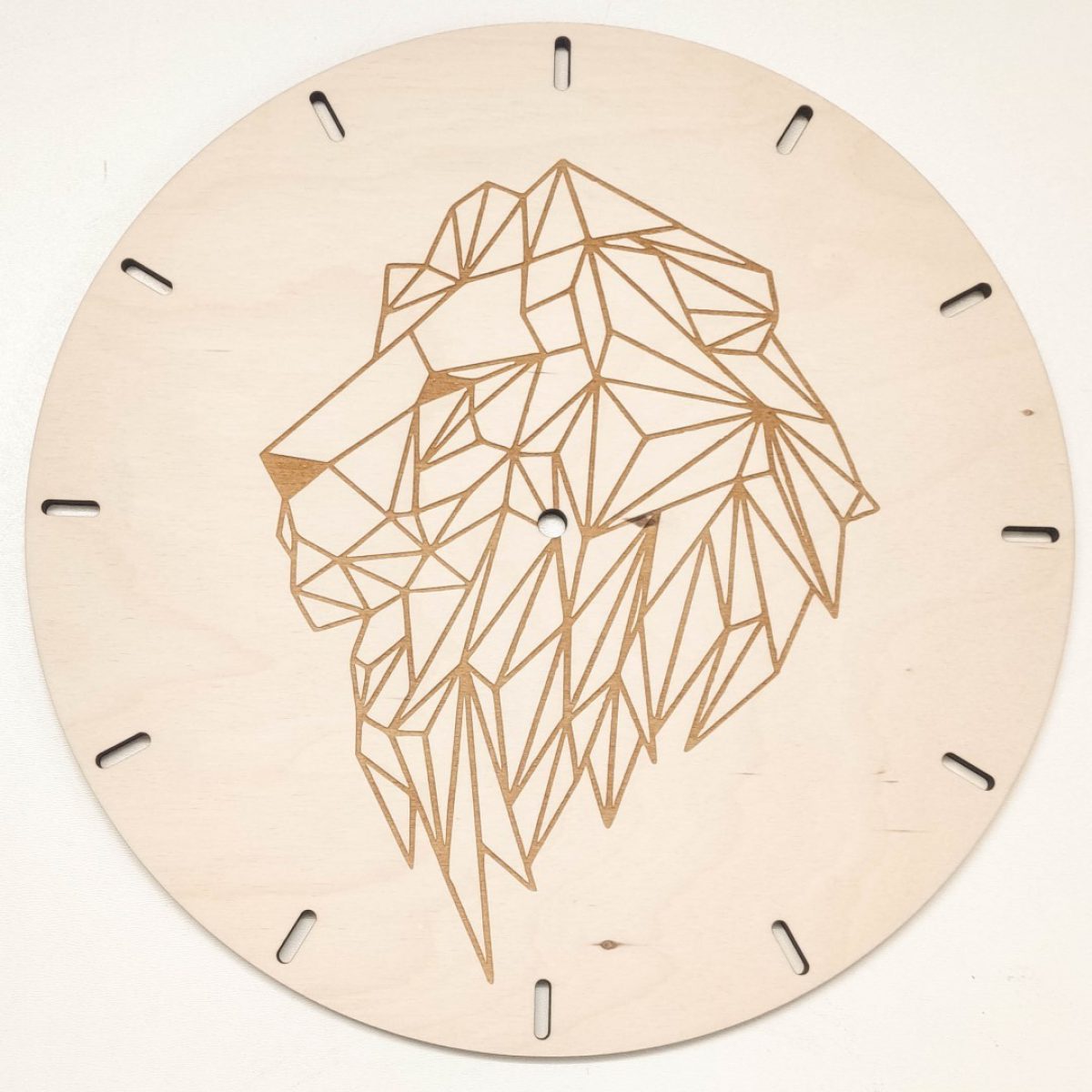 zegar ścienny z lwem